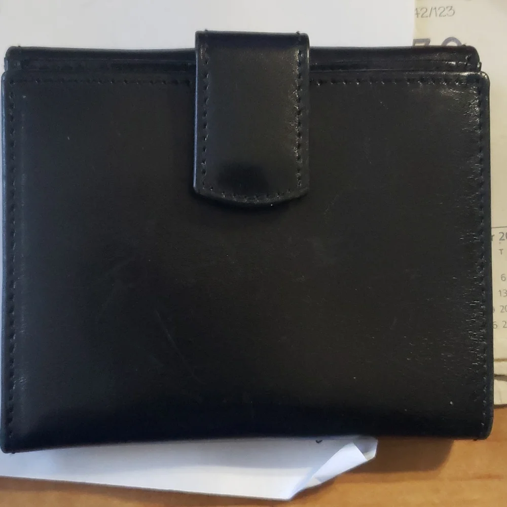 Salvatore Ferragamo Black Leather Wallet. Small continental size - Picture 2 of 9